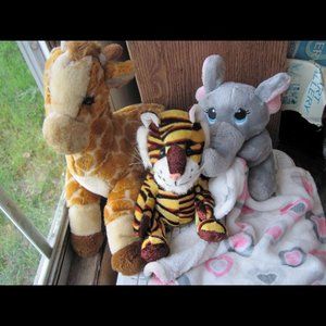 3 Stuffed Jungle Animals Elephant with Blanket Giraffe Tiger Baby Blankie Zoo